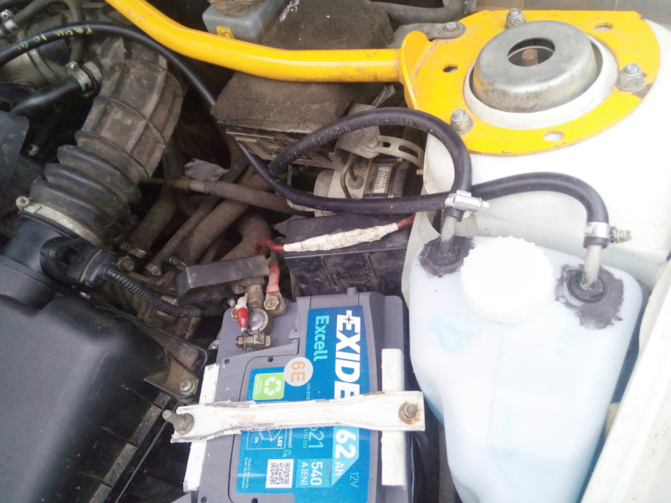 Купил аккумулятор, и поставил обогрев омывайки — Lada Приора хэтчбек, 1 ...