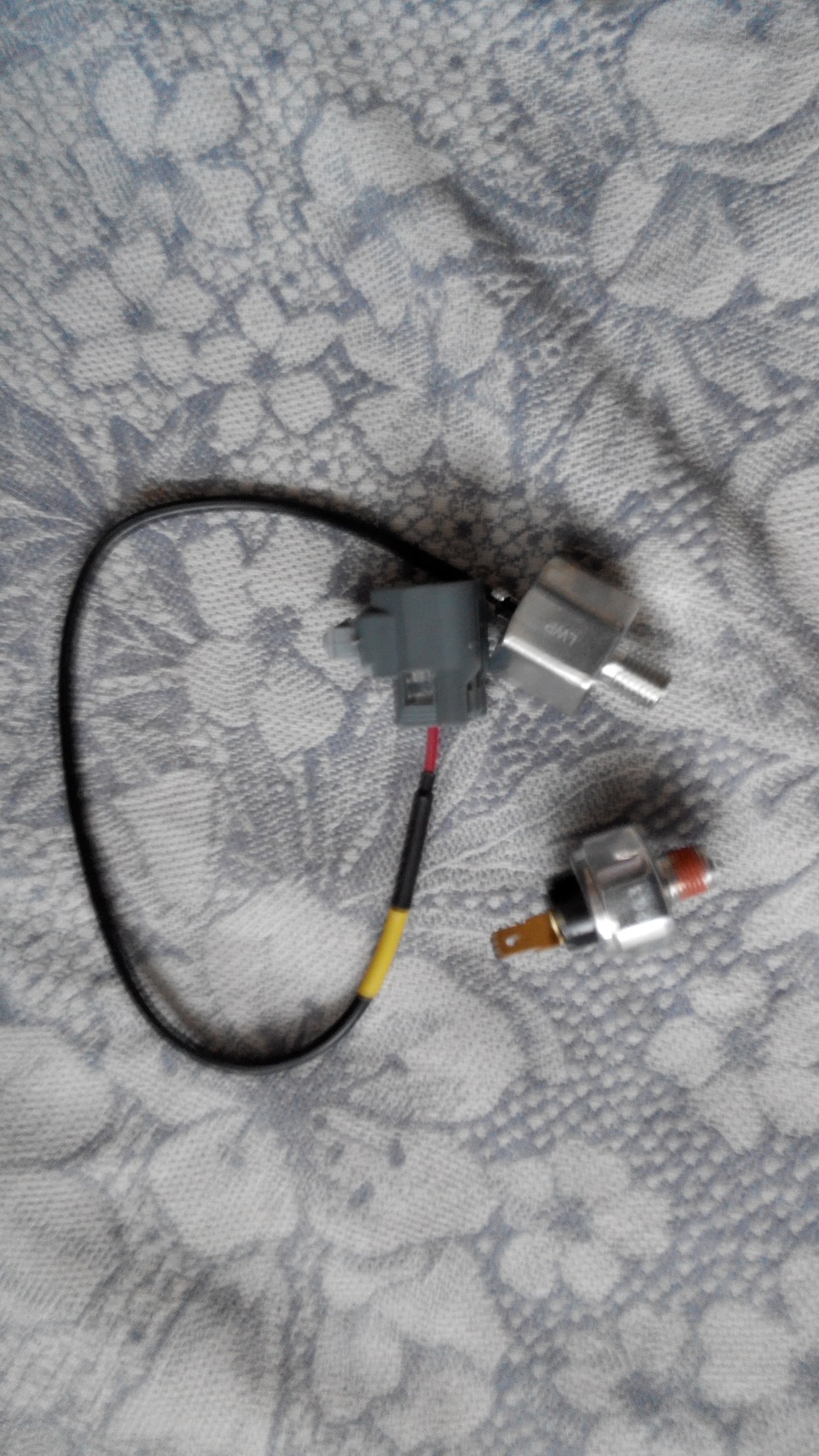 Датчики на мпв. Педаль сцепления хендай элантра xd. 5. Акпп элантра xd 2000-2006 датчики. Датчик давления масла mazda mpv.