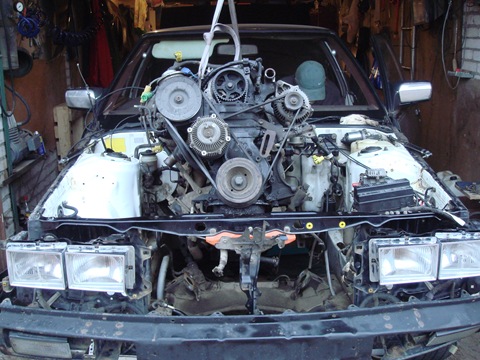 Its time to remove the engine - Toyota Cresta 25 L 1984