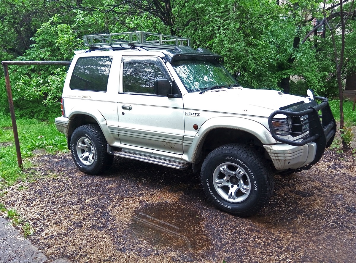 Паджеро 2 ролики. Мицубиси Паджеро 2. Диски Mitsubishi Pajero 2. Mitsubishi Pajero 2 колеса. Pajero 2 265 75 r16.