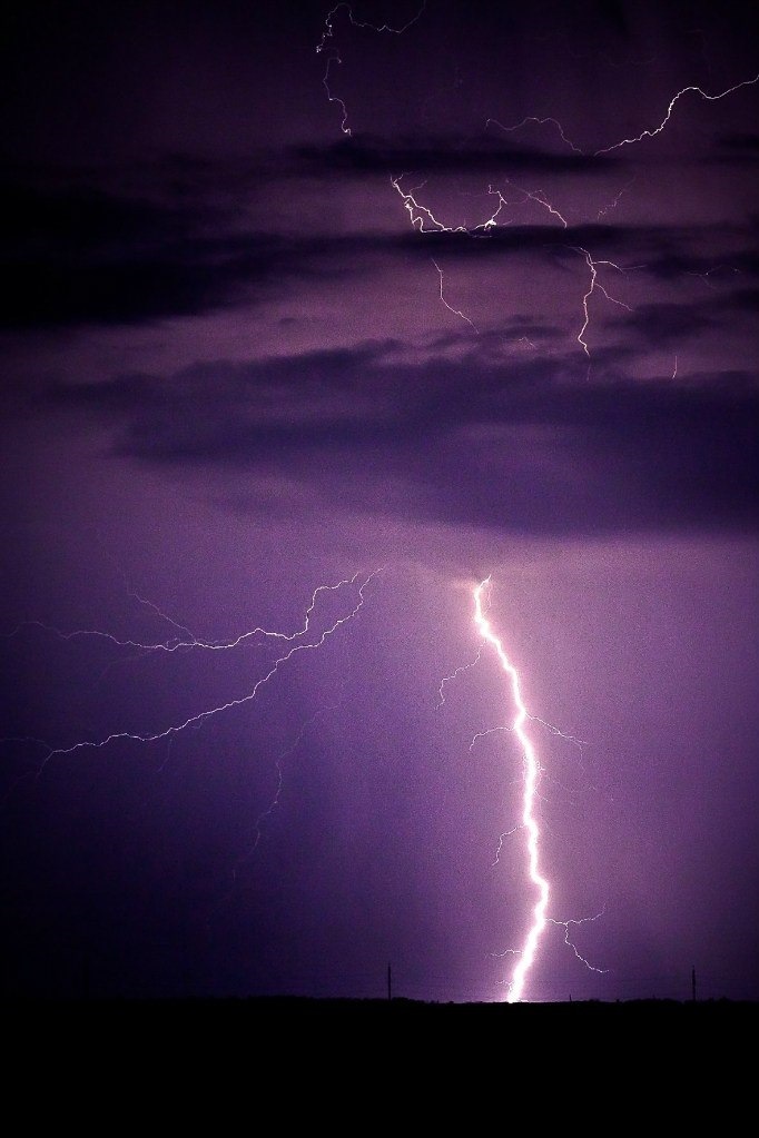 гроза чс. лентикулярные (линзовидные) облака. сегодняшние погодные аномалии в сергиевом посаде причина. аномальные атмосферные явления. аномалии погоды.