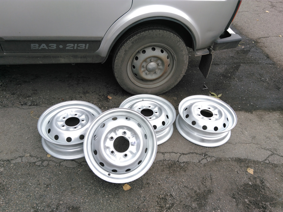 45700км Красим стальные диски в цвет кузова — Lada 2131, 1,7 л, 2011 ...