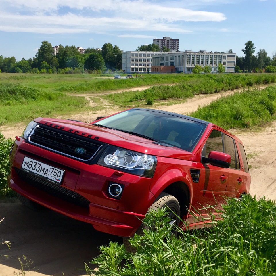 Land Rover Freelander 2 красный