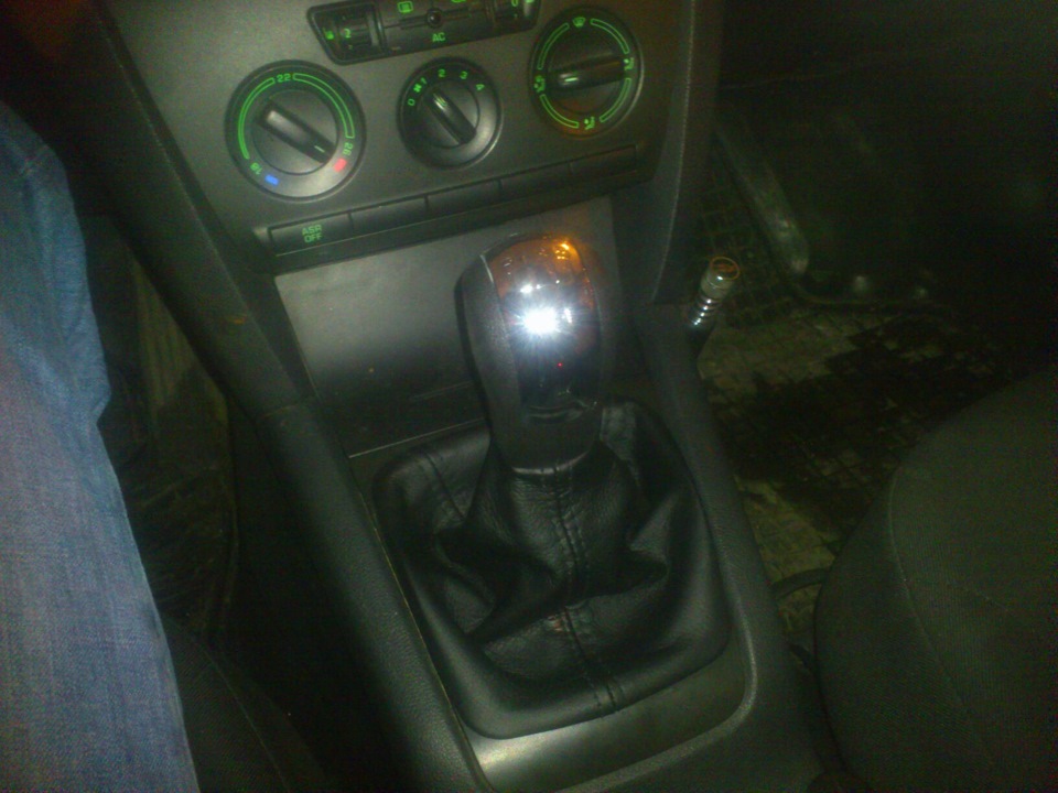 Ручка кпп — Skoda Octavia A5 Mk2, 1,4 л, 2007 года | стайлинг | DRIVE2