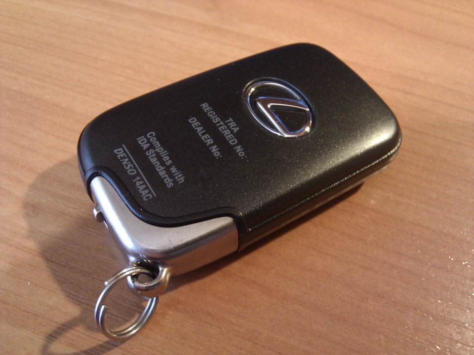 Как разобрать брелок лексус Меняем батарейку в брелке Lexus smart key - Lexus LS (USF40/41), 4,6 л, 2007 год