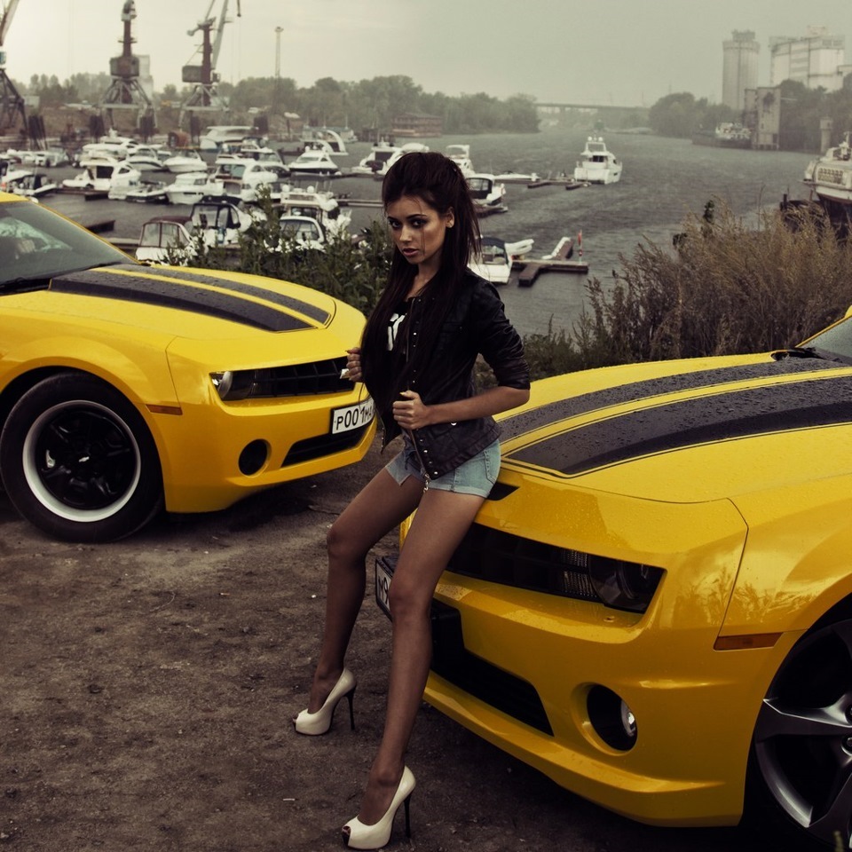 2 Camaro & Girls.