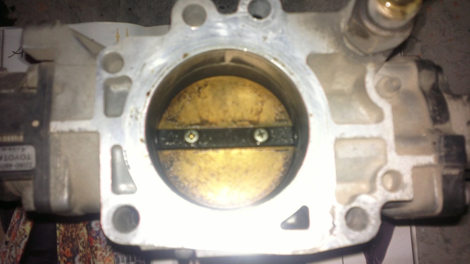 Масло в свечном колодце… — Toyota Progres, 3 л, 1999 года | своими ...