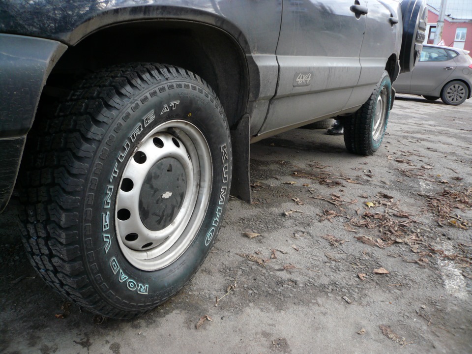 215 75 r15. Kumho 235/75 r15 на ниву Шевроле. 205/75 R15 на ниву. 205-75-15 Marshal at61.