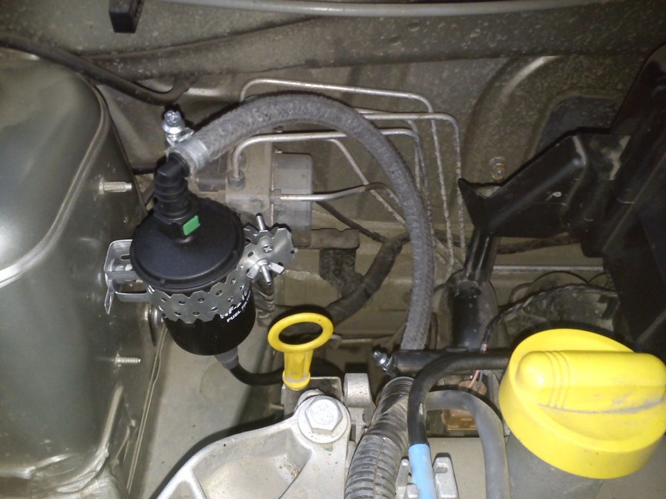 Фильтр sandero stepway. Фильтр топливный Renault Sandero 1.6. Фильтр топливный Sandero 1.6 2013. Топливный фильтр Сандеро 1.6. Renault Sandero 1 топливный фильтр.