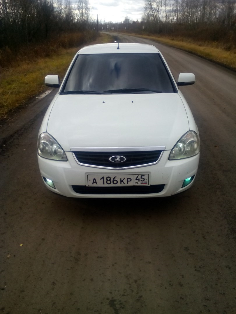 Широкие рамки на номера. — Lada Приора седан, 1,6 л, 2013 года ...