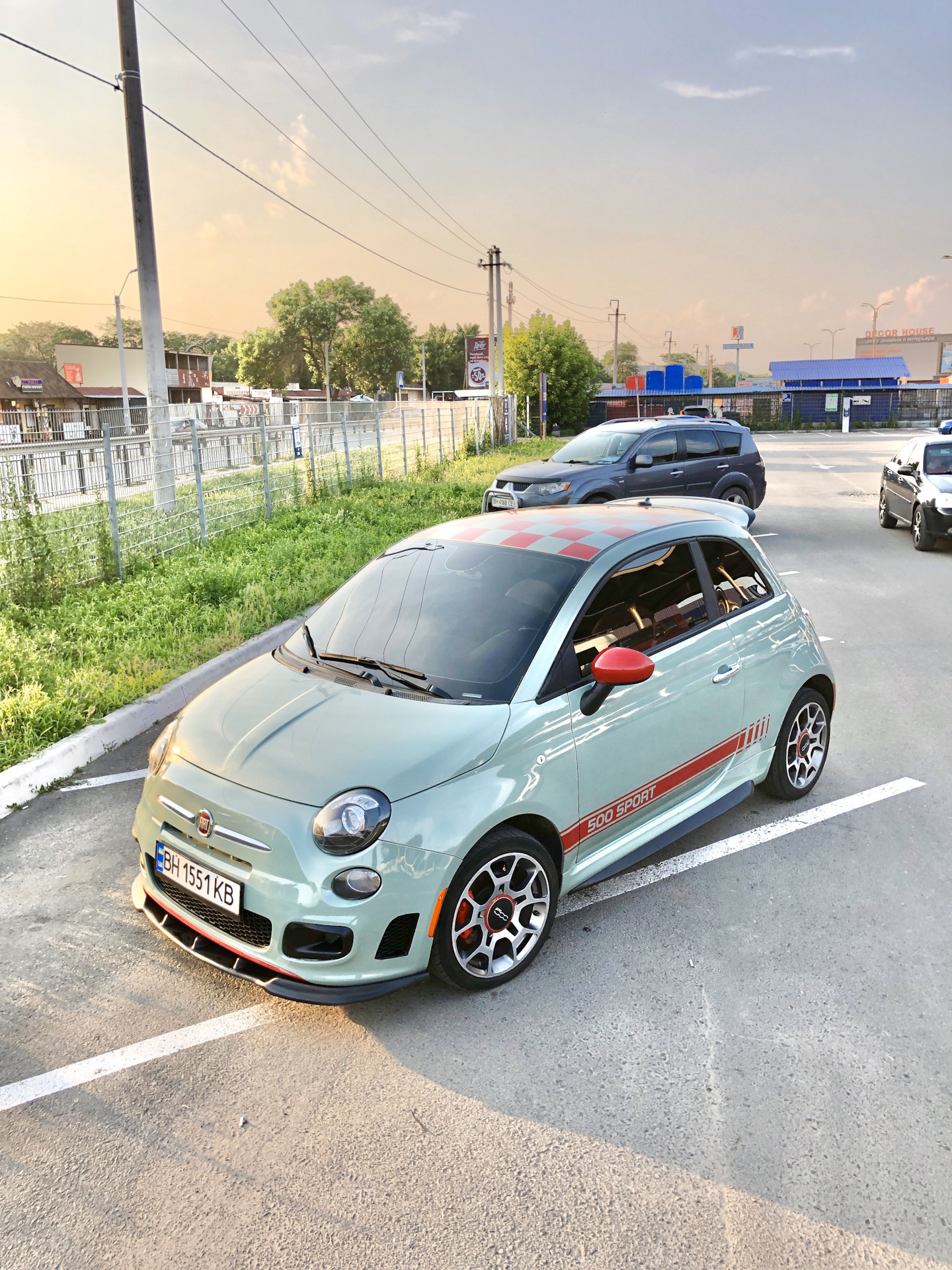 Fiat 500 Abarth красный