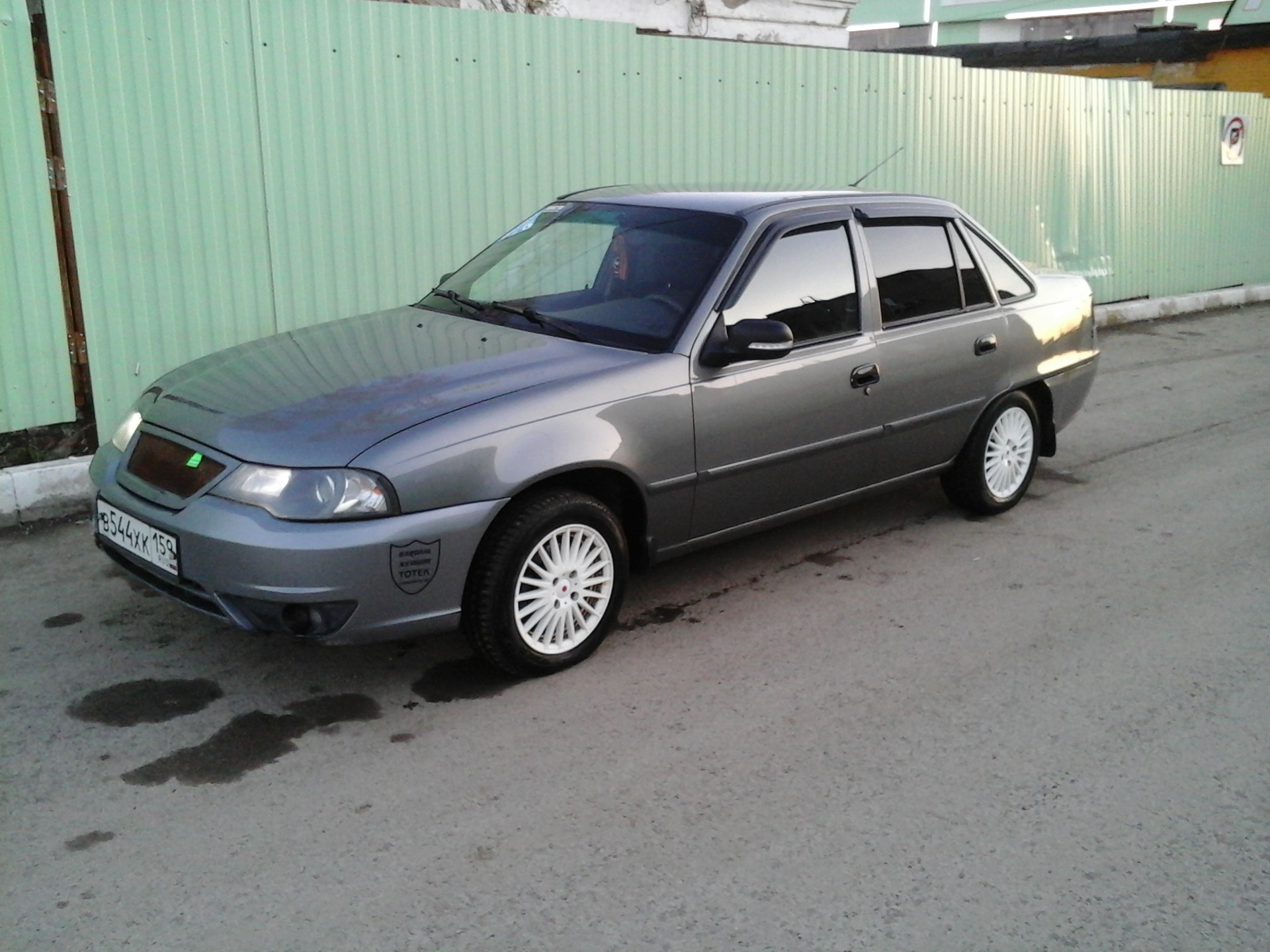 Daewoo Nexia серая