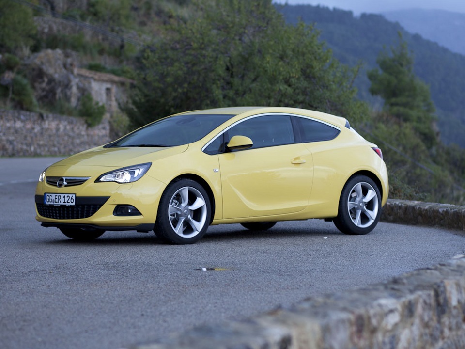 Opel astra gtc радмир. Опель gtc дизель. Опель двухдверный седан. Opel astra gtc 2015. Opel двухдверный модель.
