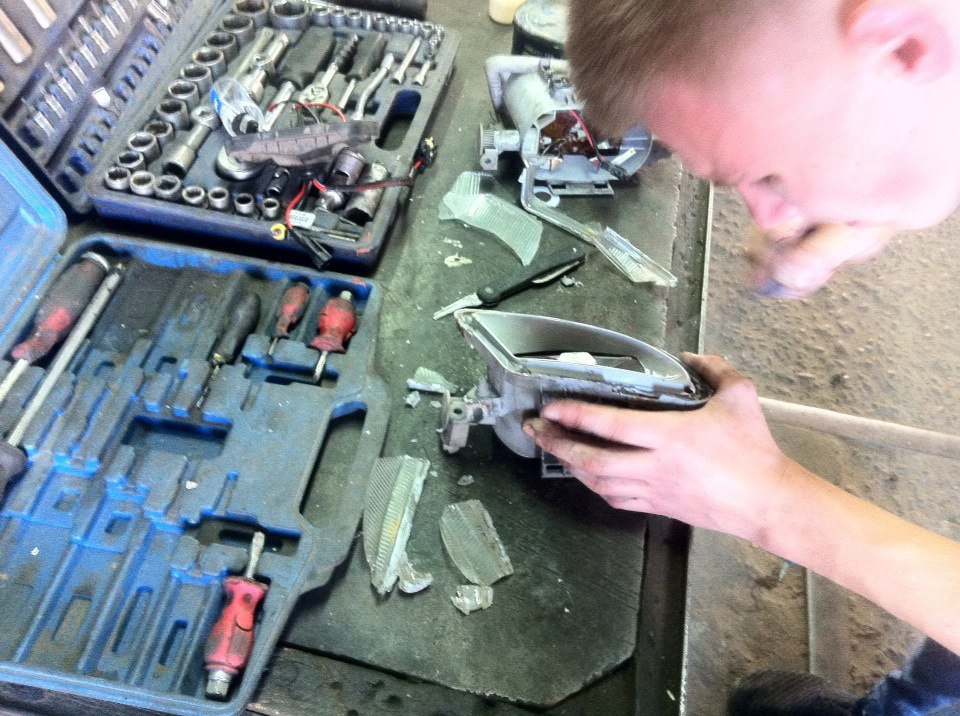 Установка ксенона в противотуманки — Mercedes-Benz E-class (W210), 3,2 ...