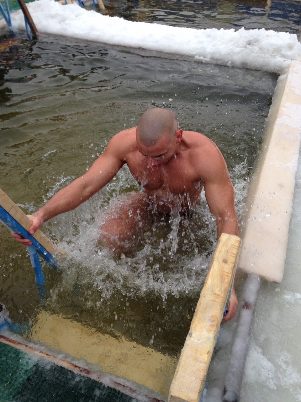 крещение оренбург. крещения в на реке урал в оренбурге. крещение 2022 оренбург. оренбург крещение 2023.