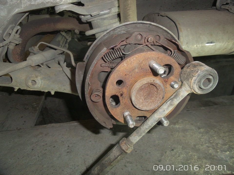 Замена шпилек на задней ступице. — Pontiac Grand Am, 2,4 л, 1996 года ...