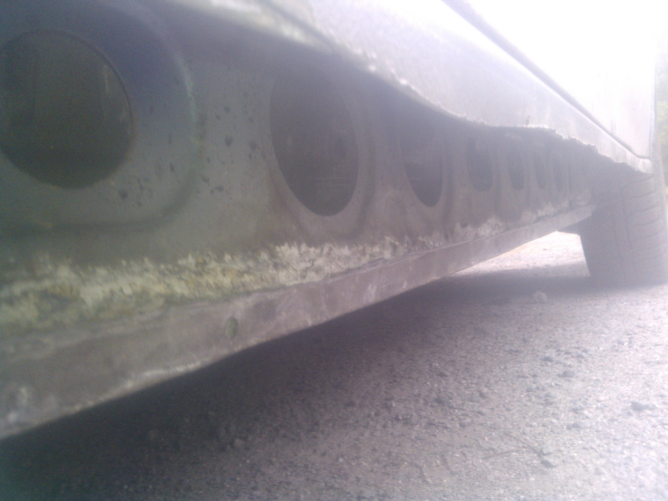 Поднимал машину на домкрате как итог замятый порог. — DRIVE2