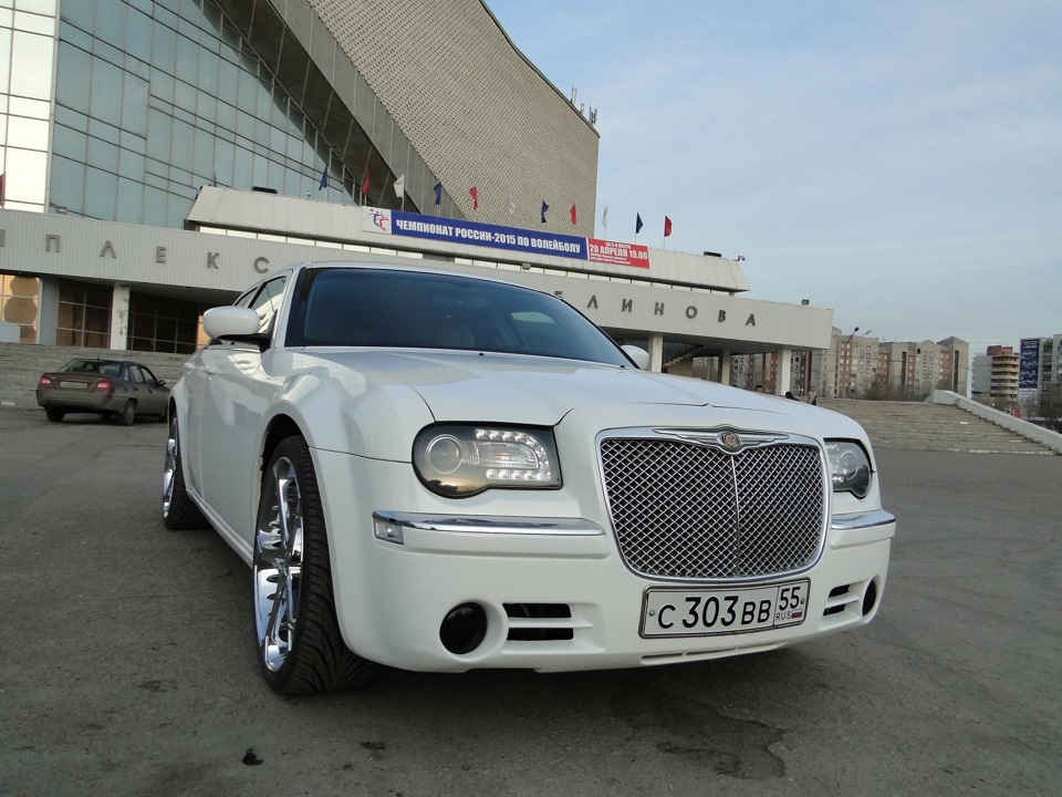 все собрано:бампер, фары, решетка и диски R22 — Chrysler 300C (1G), 3,5 ...
