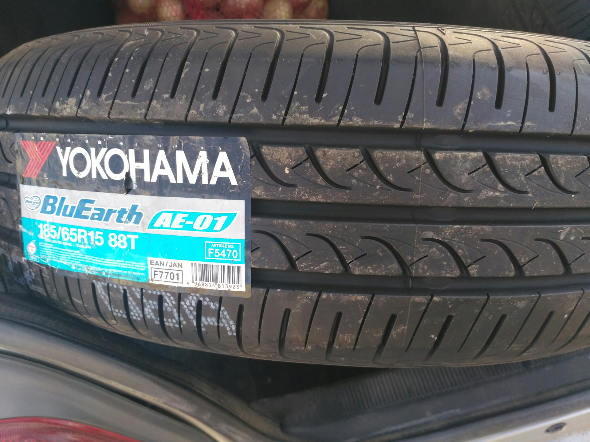 Yokohama blue earth. Yokohama ae01. Yokohama BLUEARTH ae01. Yokohama ae01 215/60 r16 99h. Йокогама Блю арт 01.