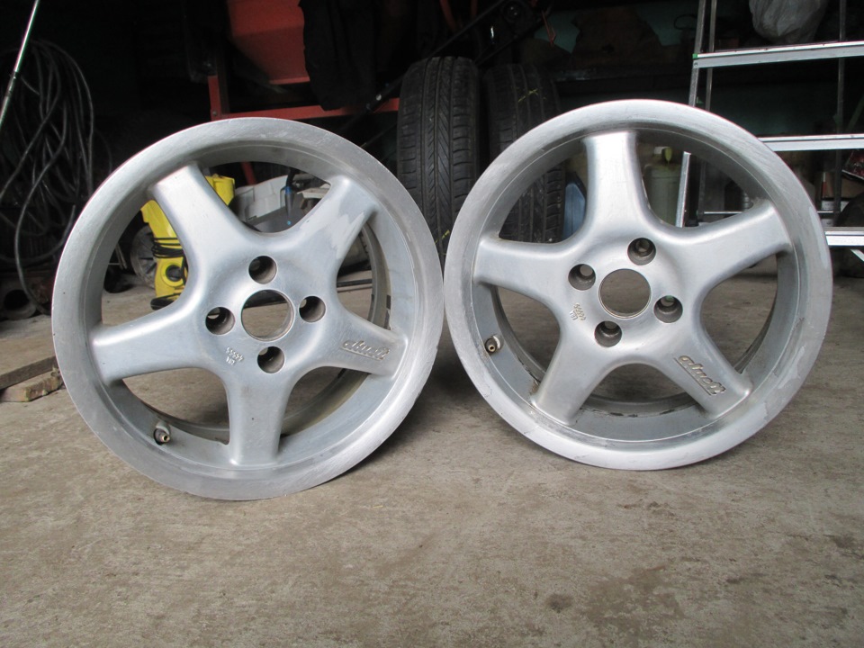 Магазин литых дисков. Продать литые диски. Красивые литые диски. Покрышка с диском. Титан диски 19 мерседес.