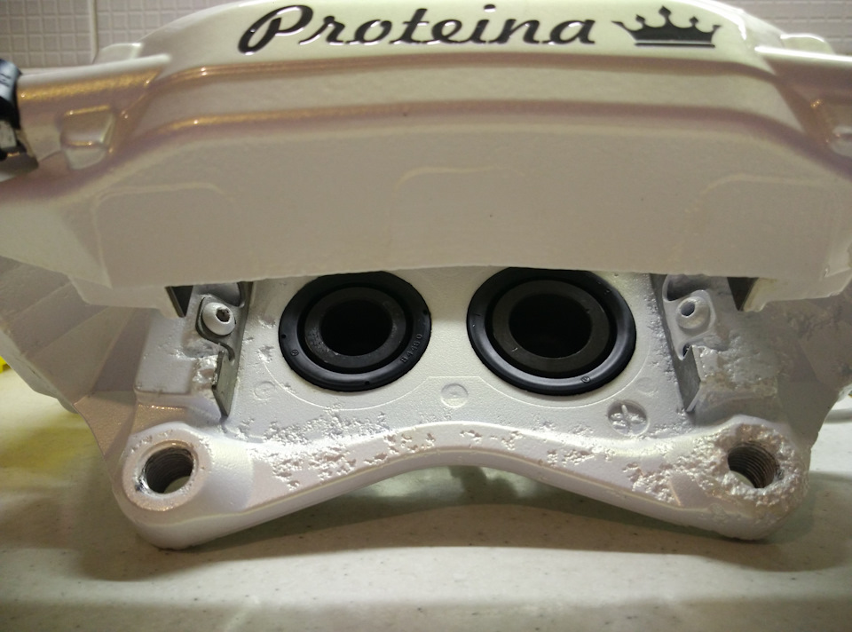 Обратите внимание — слои лака провалились и получилось чистой воды тиснение! Это просто пи.дец как круто!) — Alfa Romeo 166