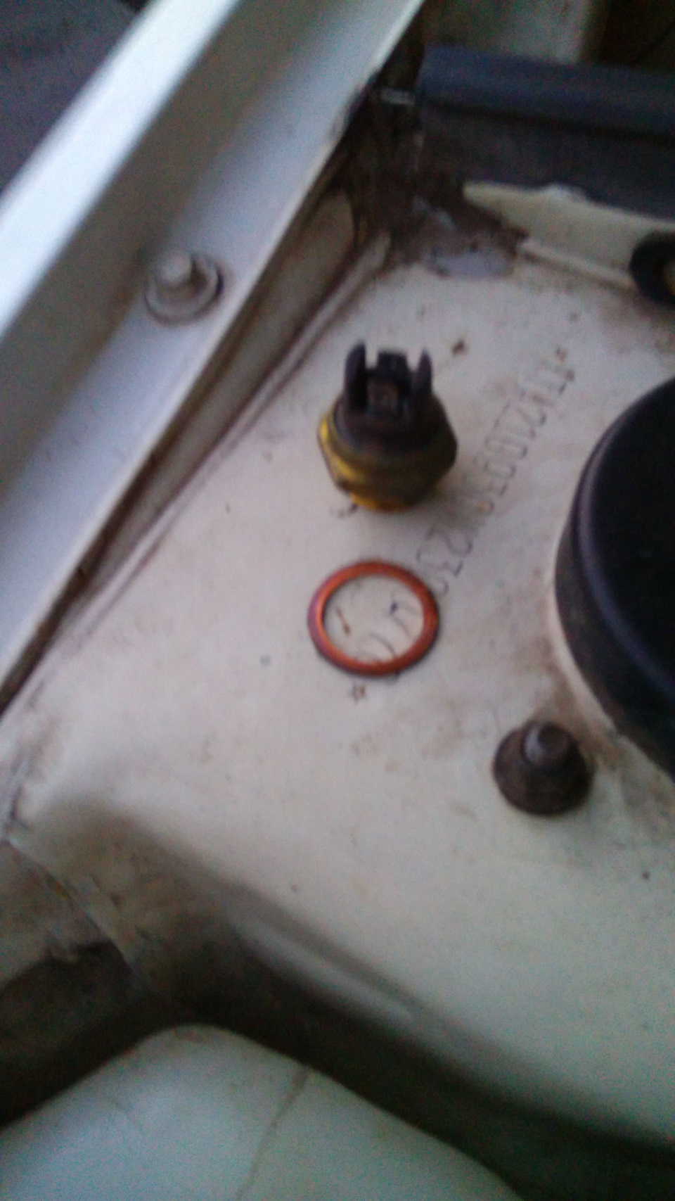 Замена датчика включения вентилятора — LADA 2109, 1,5 л., 1998 года ...