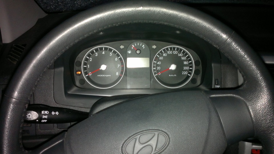 Хендай гетц приборы. Hyundai Getz 2008 панель приборов.