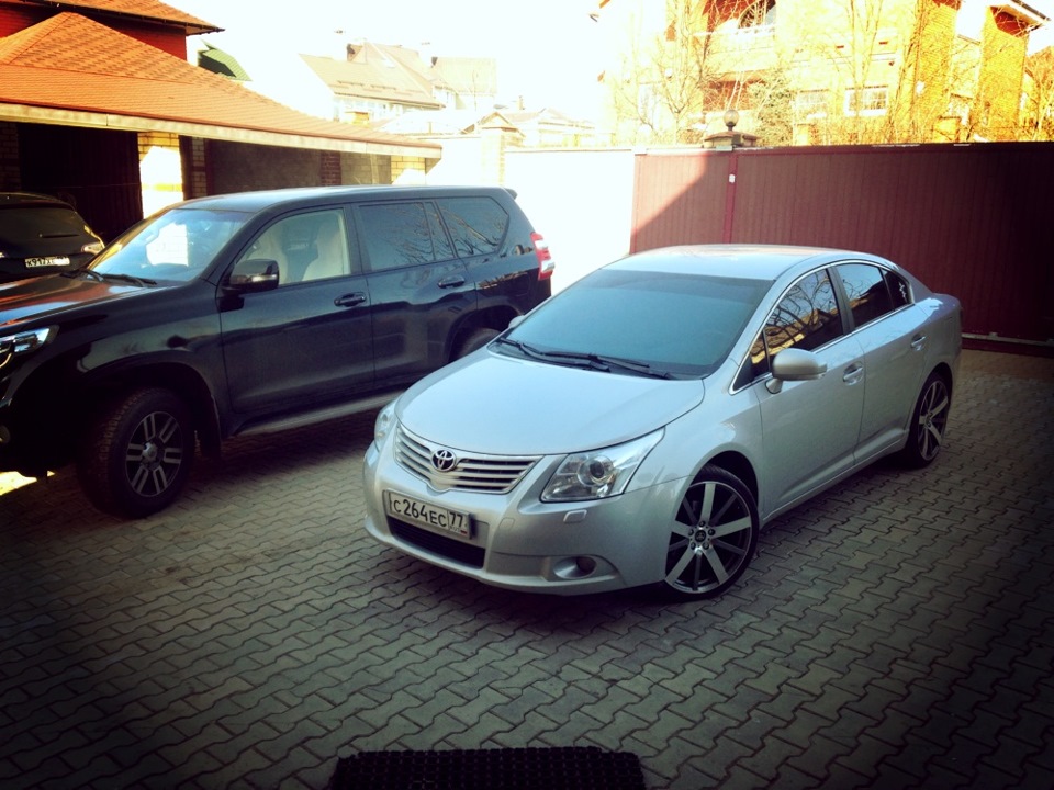 Toyota Avensis rays r17