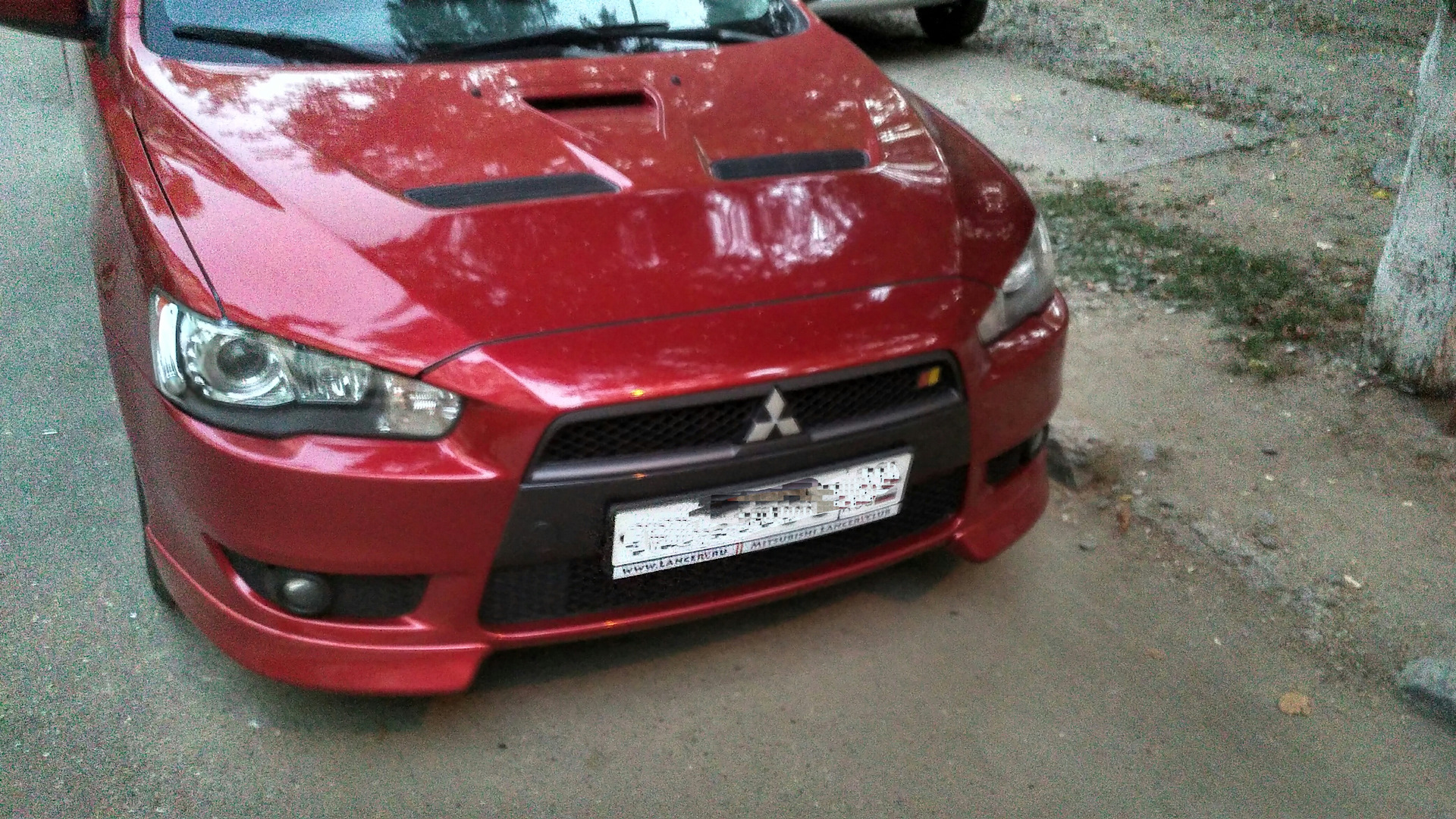 Подойдет ли бампер. Mitsubishi Lancer x Рестайлинг 2012 клыки. Губа Лансер 10 дорест.