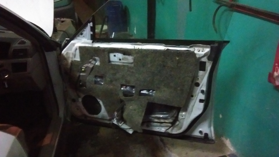 Дверь водительская ниссан примера заменил дверь. - Nissan Cedric (10G), 2,5 л, 2000 года кузовной ремонт DRIVE2