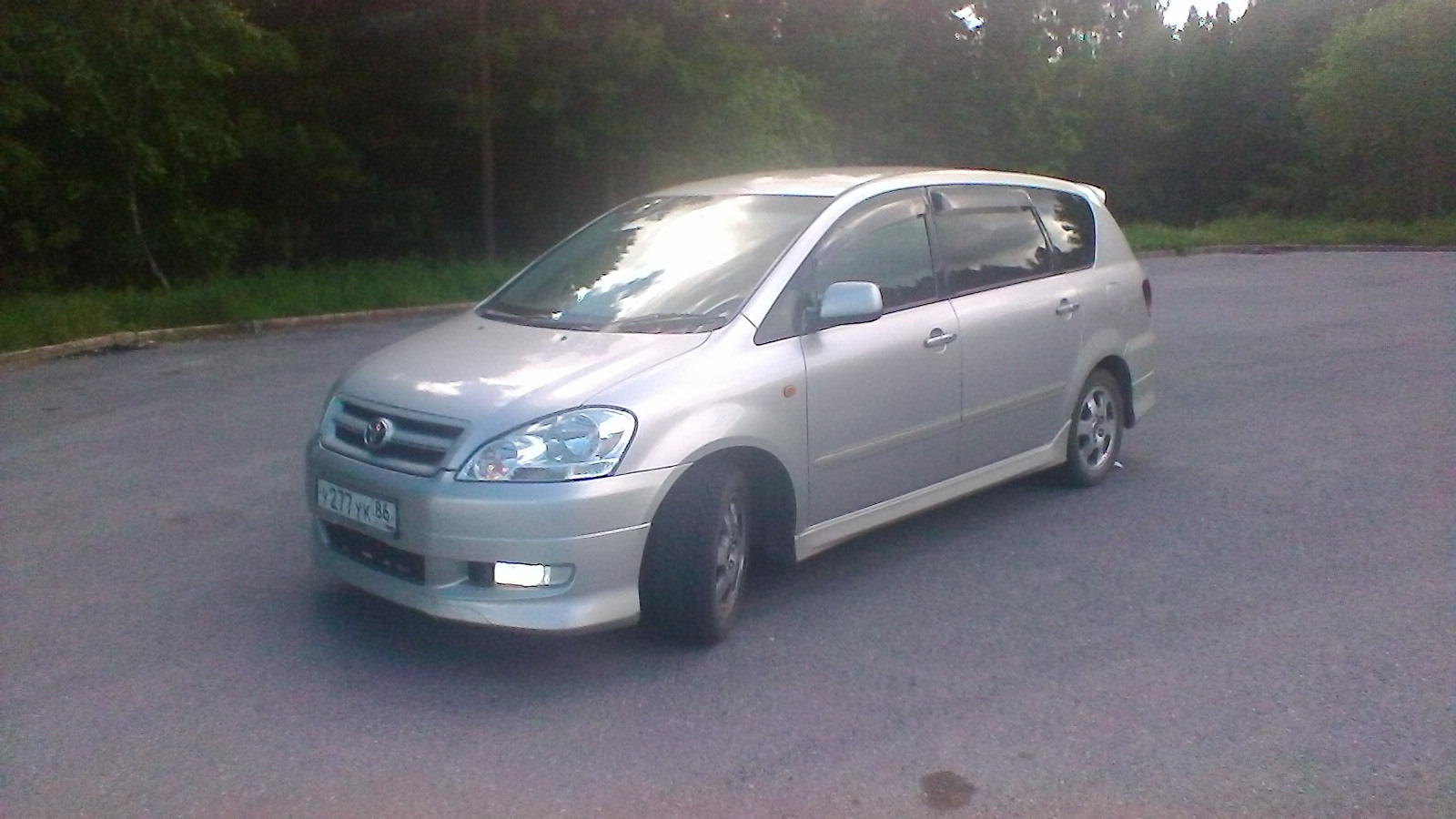 Toyota Ipsum (21) 2.4 бензиновый 2001 | Прикольный добрячёк на DRIVE2