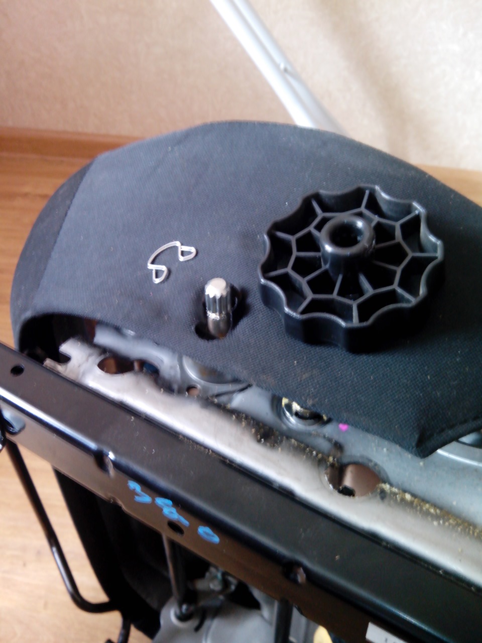 Инструкция по установке чехлов из экокожи часть 1 — Mitsubishi L200 (4G ...