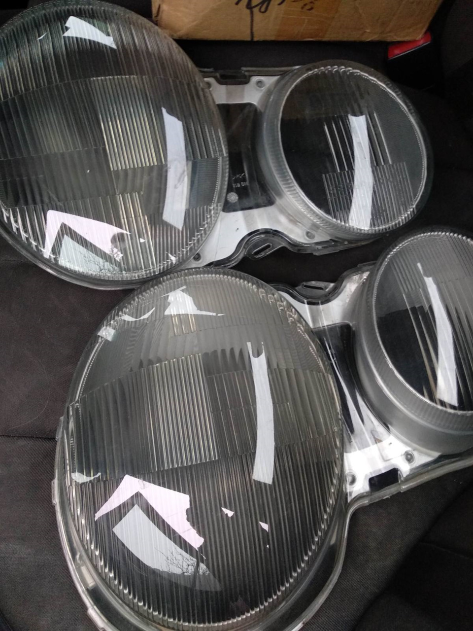 Полировка стёкол фар — Mercedes-Benz E-class (W210), 2,7 л, 2001 года ...