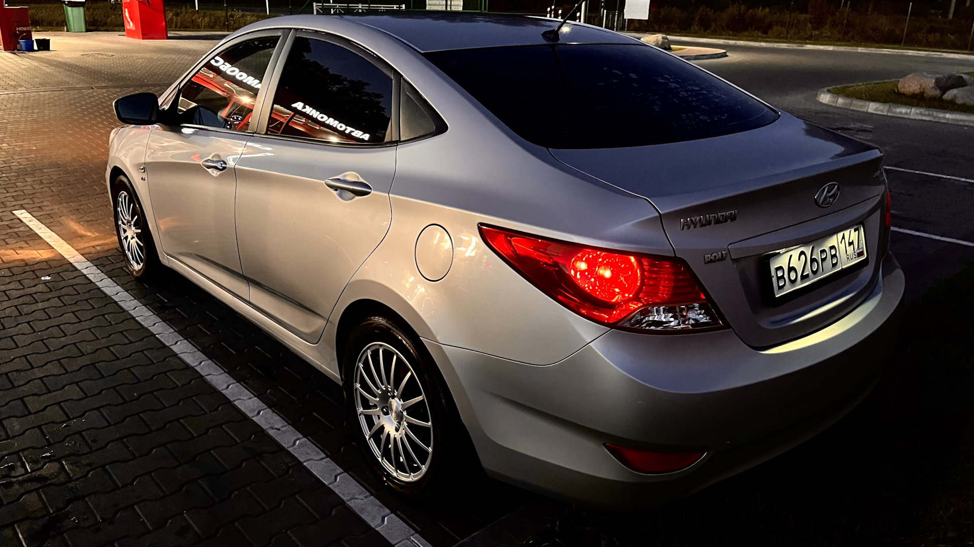 Hyundai Solaris 1.6 бензиновый 2012 | Солярик серебро на DRIVE2