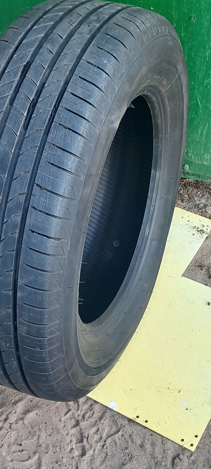 Шины летние Bridgestone 225/65 R17 на Toyota RAV4 (5G). Б/у | 720 Br в ...