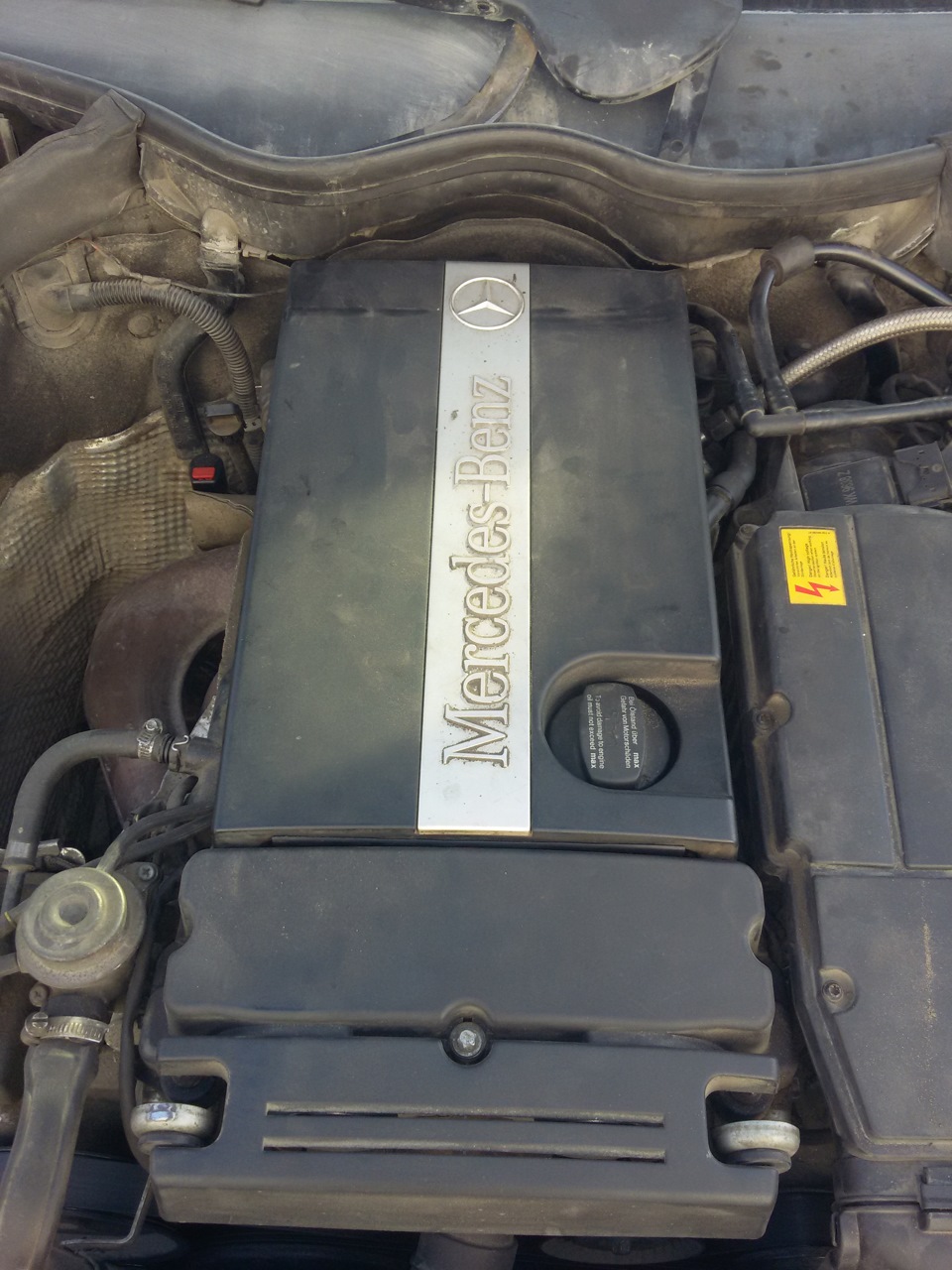 Декоративная накладка клапанной крыжки — Mercedes-Benz C-Class (W203 ...