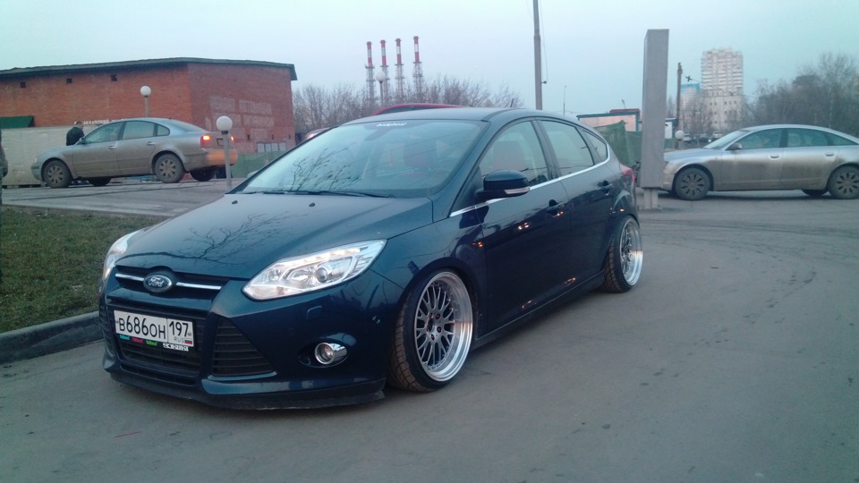 Ford Focus 2 RS stance