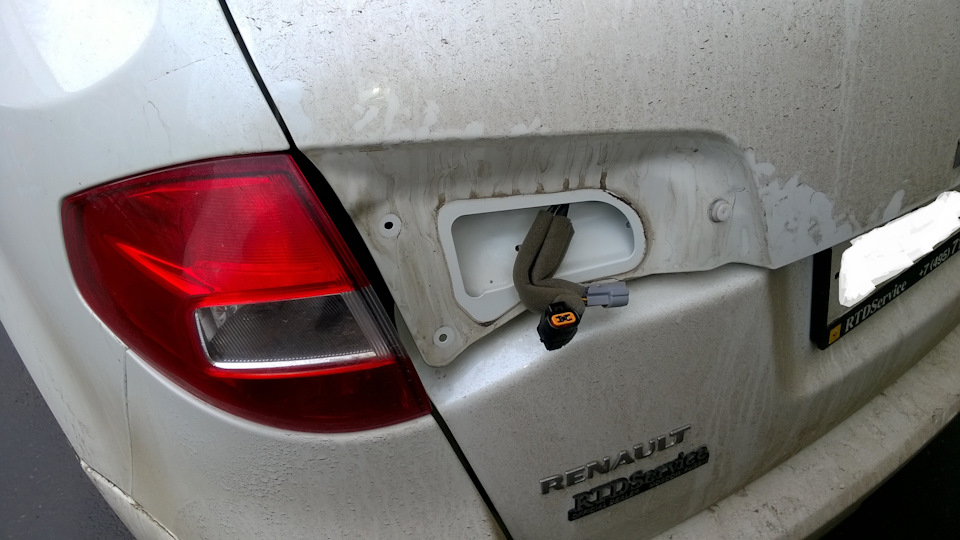 Замена ламп задних габаритов боковых фонарей - Renault Koleos (1G), 2 л, 2012 го