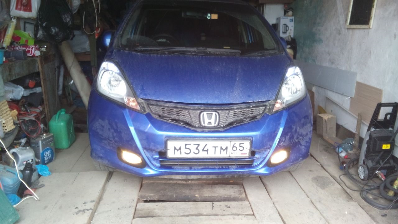 Противотуманки хонда фит. Противотуманные фары Honda Fit ge6 2011. Honda Fit ge 6 ПТФ. ПТФ Хонда фит ge6. Honda Fit ge6 2009 год.