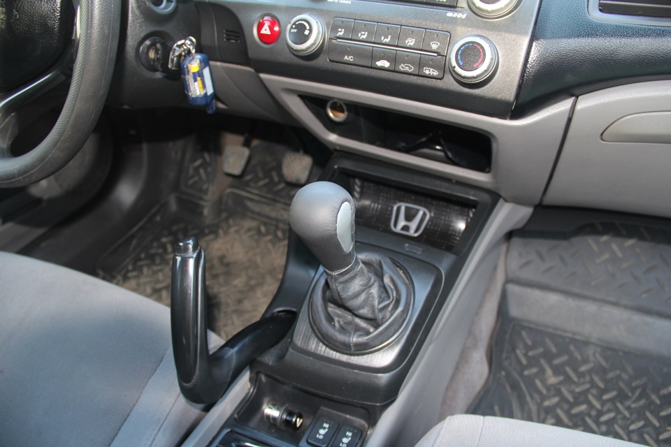 Замена набалдашника КПП. — Honda Civic 4D (8G), 1,8 л, 2007 года ...