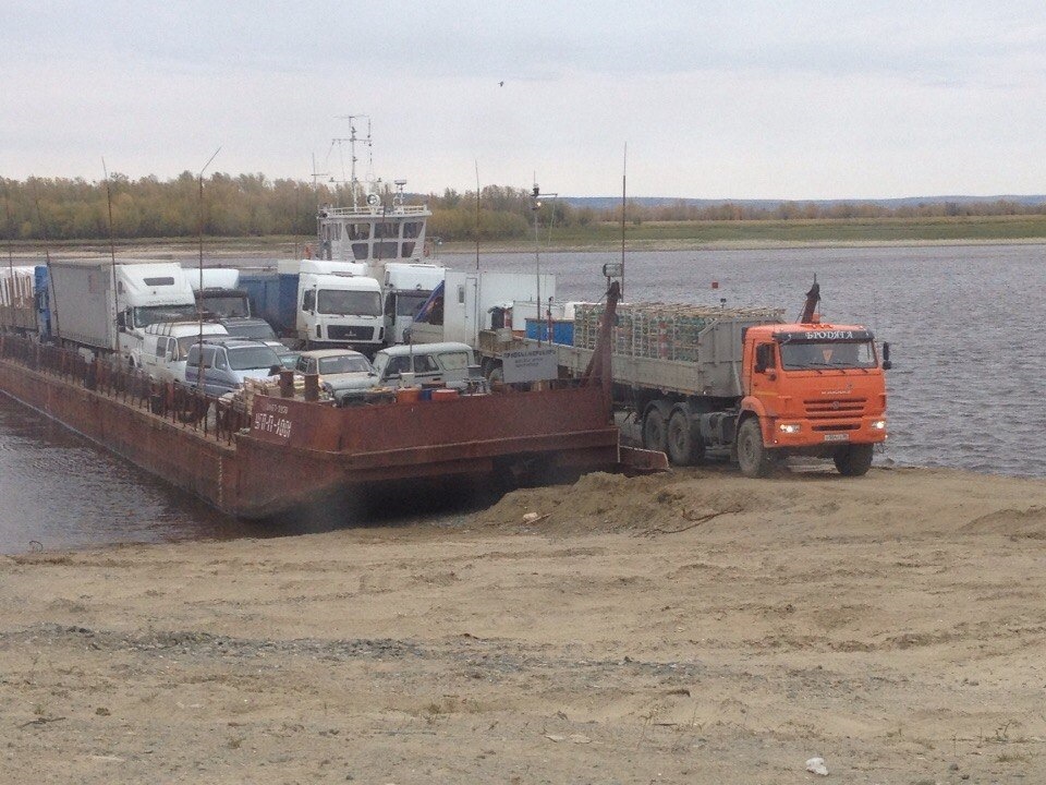 Паром ровное. Паромная переправа Приобье. Порт Приобье ХМАО. Переправа Обь Приобье.