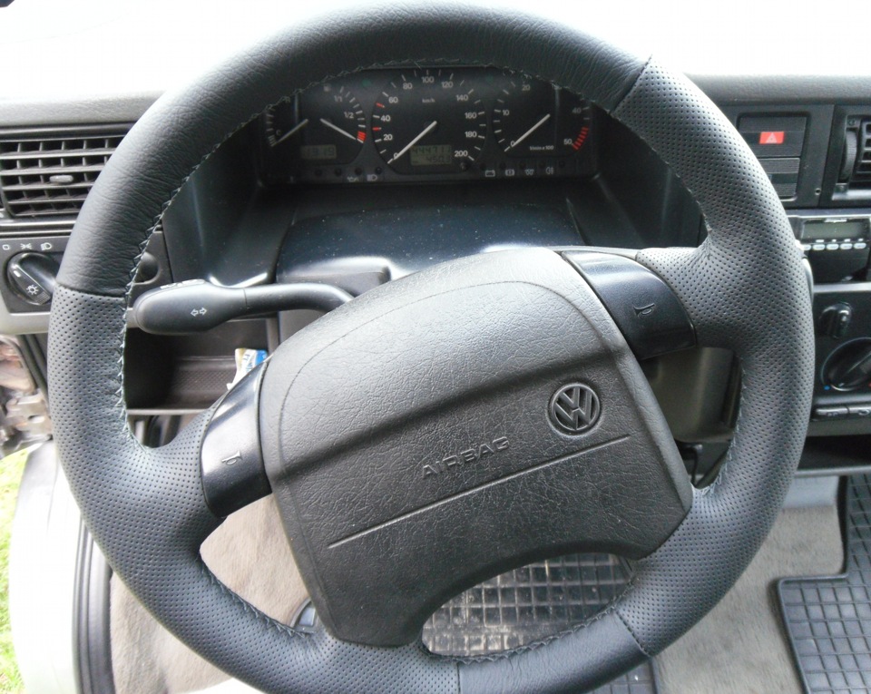 Руль фольксваген т4. Руль Транспортер т4. Руль Фольксваген Транспортер т4. Руль VW Transporter t4 1991-1996 руль.