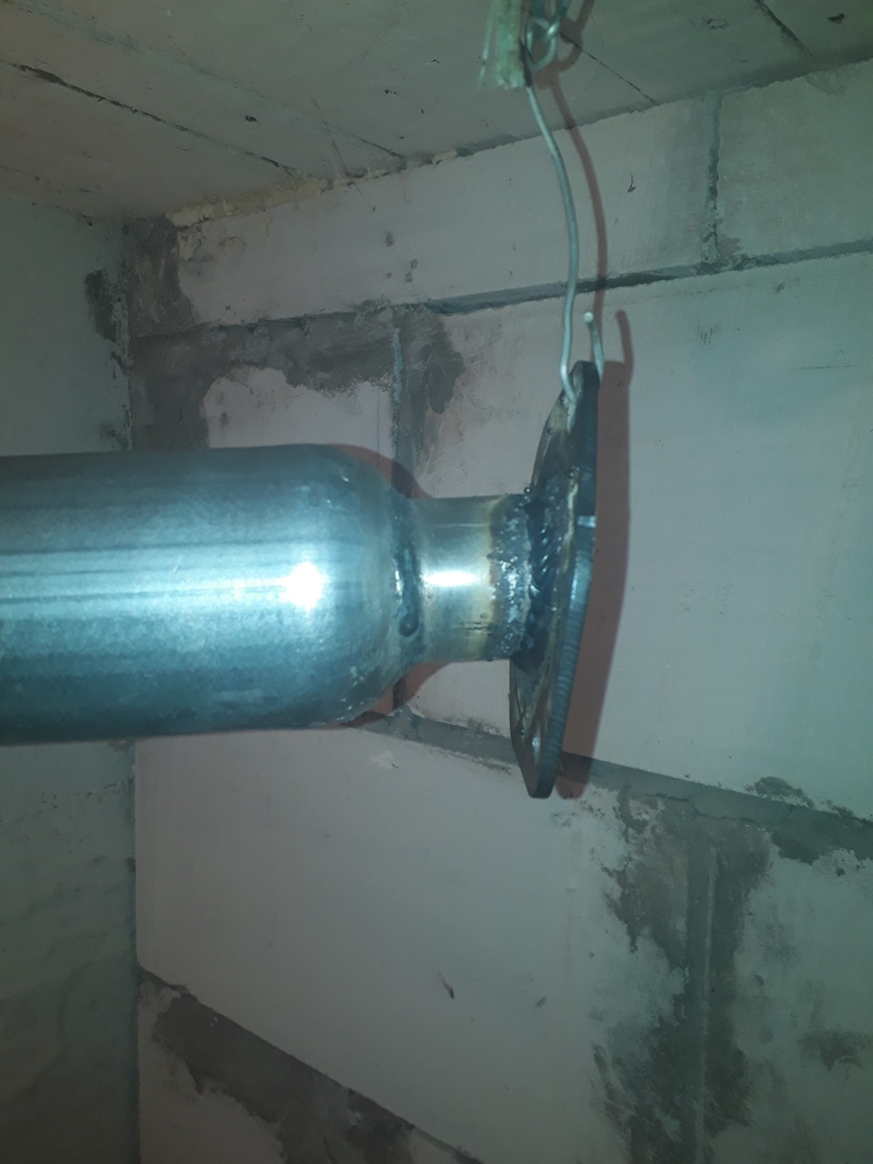 Коллектор был немного ниже резонатора, поэтому фланец был приварен под углом и на гофре так же. — Daewoo Sens