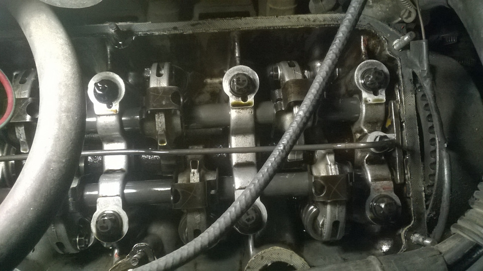 Замена прокладки под клапанной крышкой — BMW 3 series (E30), 2,3 л ...