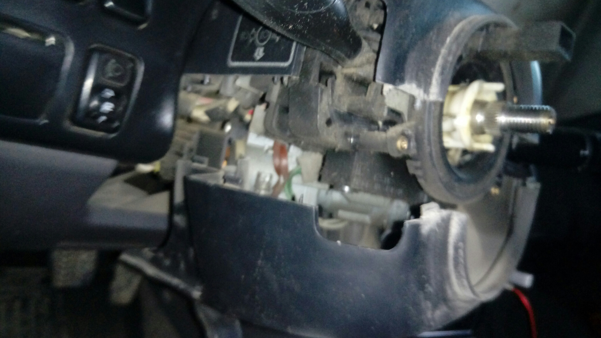 Ремонт подрулевого переключателя габаритов - Mazda 626 IV (GE), 2 л, 1993 года с