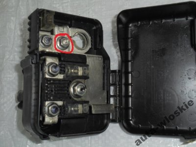 Болт крепления плюсовой клеммы аккумулятора — Hyundai Elantra (5G), 1,6 ...