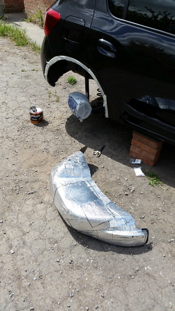 Установка задних брызговиков Рено Логан 2 в интерьере автомобиля. Установка и схема подключения магнитолы