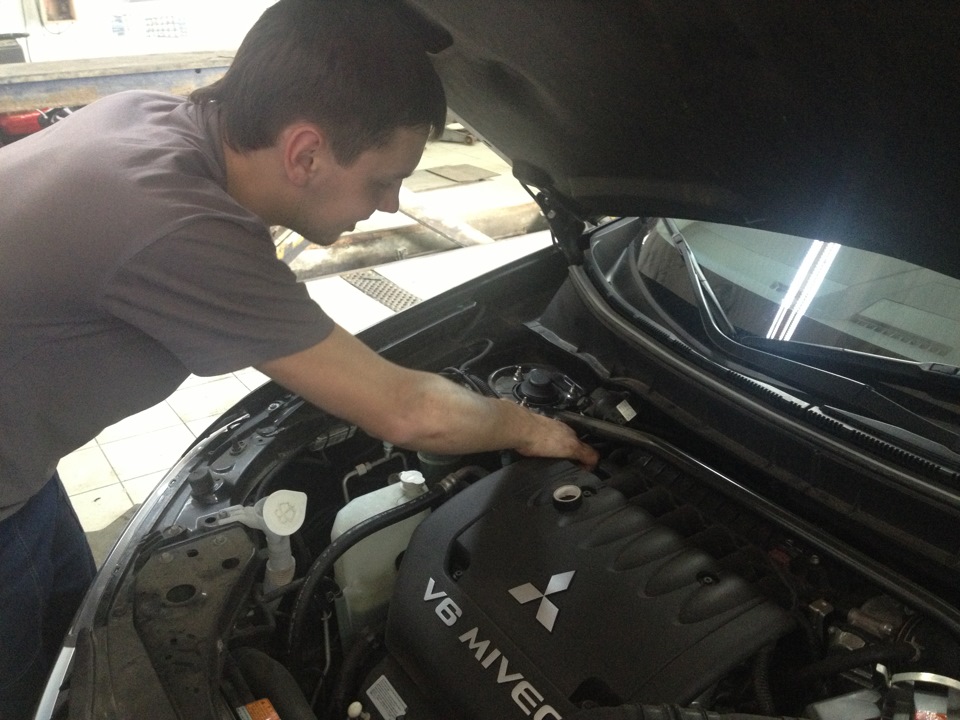 Датчик омывающей жидкости — Mitsubishi Outlander XL, 3 л, 2008 года ...