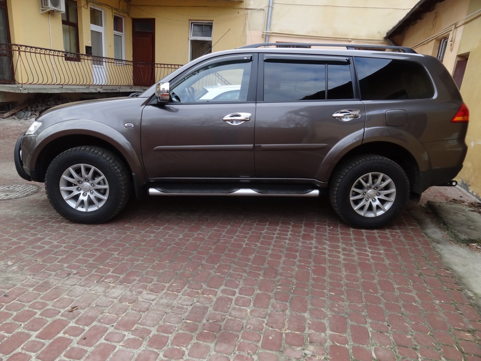 паджеро спорт 2 накладки. митсубиси паджеро спорт 2 с бампером риф. ручки дверей митсубиси паджеро спорт 2. накладки на пороги паджеро спорт 3. митсубиси паджеро спорт 2 внутренние ручки дверей.