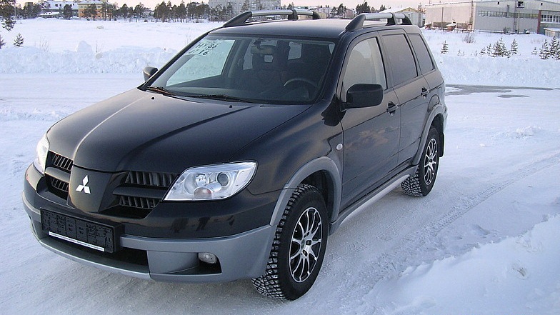 Mitsubishi outlander черный